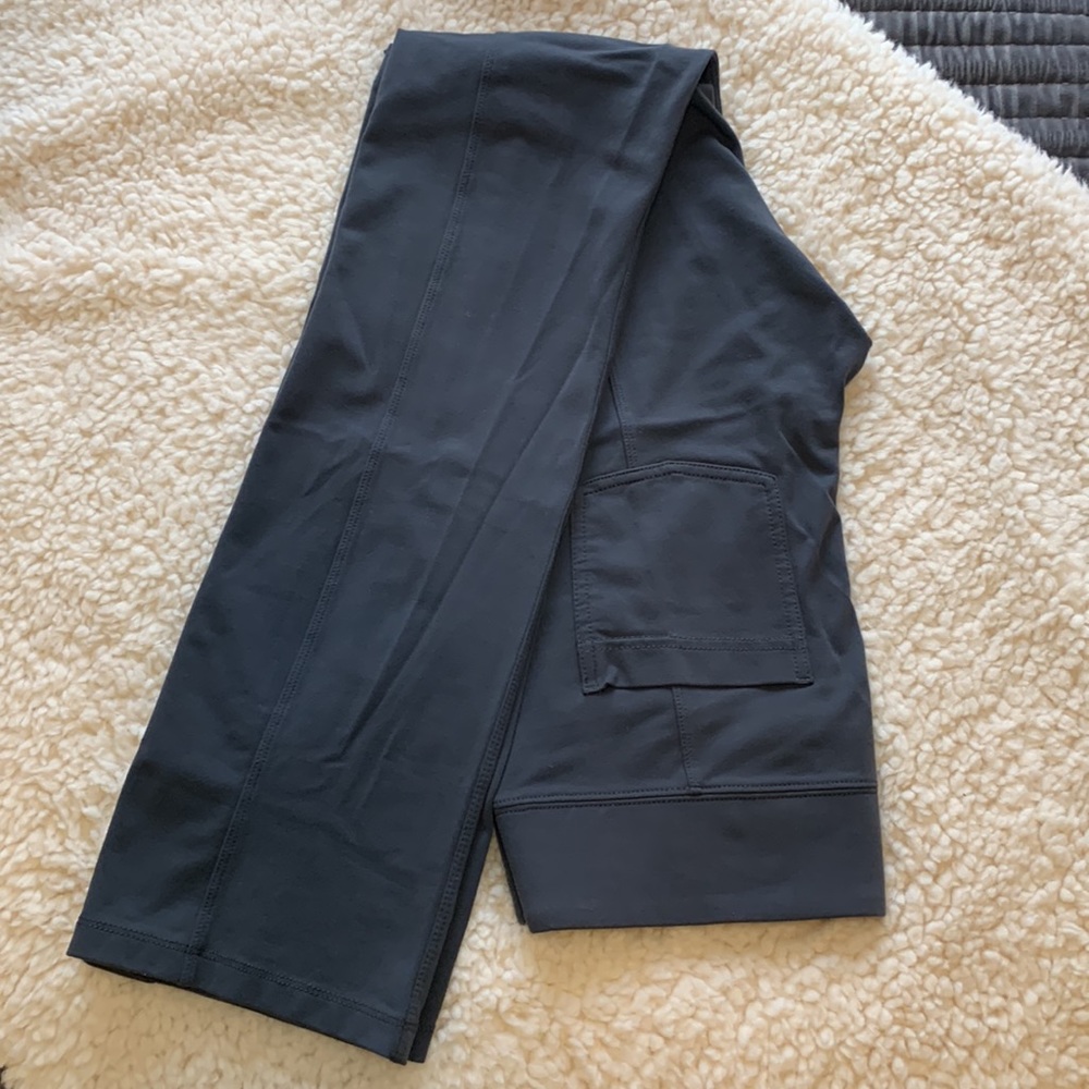 Athleta pull-on athletic pants with small to stash pocket inside Medium